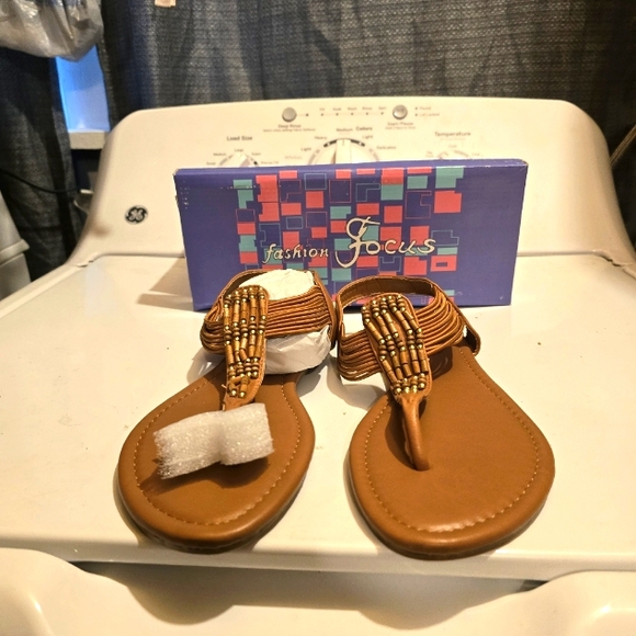 Brand new in box Super cute sandals - Picture 1 of 5